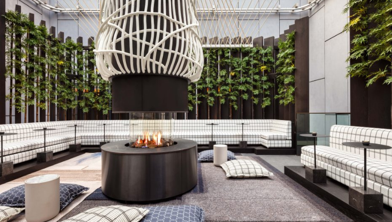 8 at The Londoner